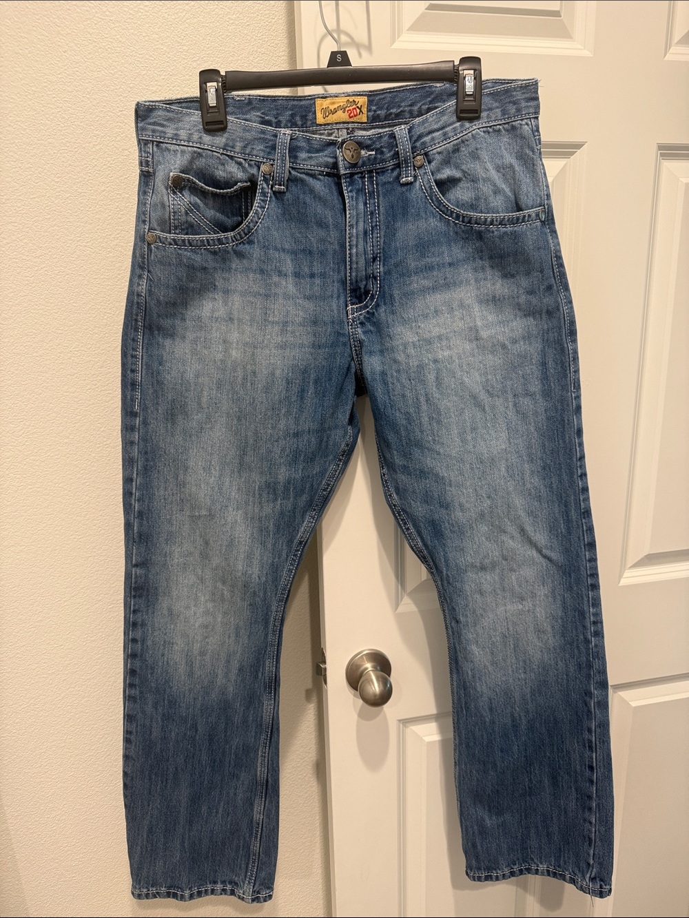 Wrangler Men’s Wide-Leg Jeans